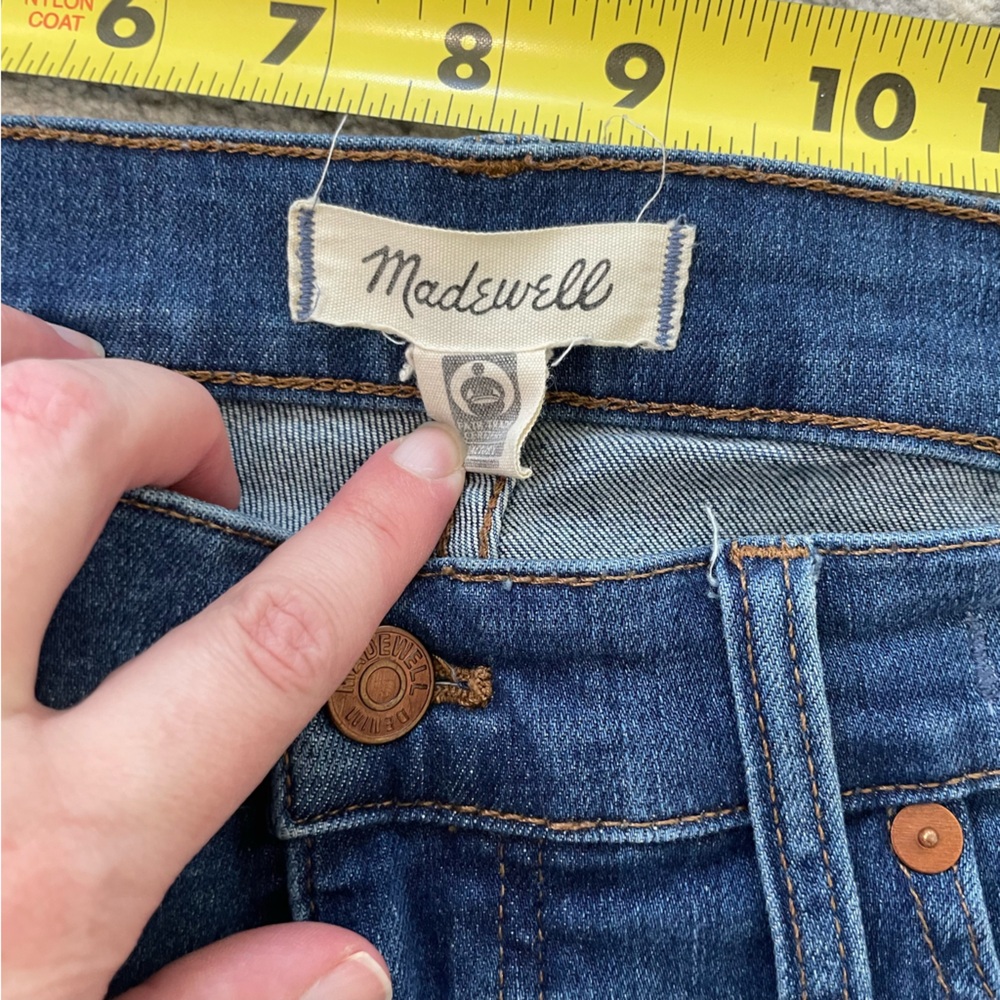 Madewell 9" Mid-Rise Skinny Crop Jeans in Delmar Wash: Eco Edition size 30 - Picture 11 of 13